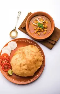 Chole Bhature (2 pcs)